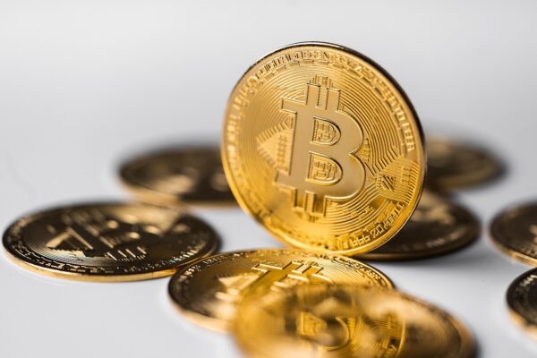 Market Capitalization: Collective Foresight And Valuation Discrepancies